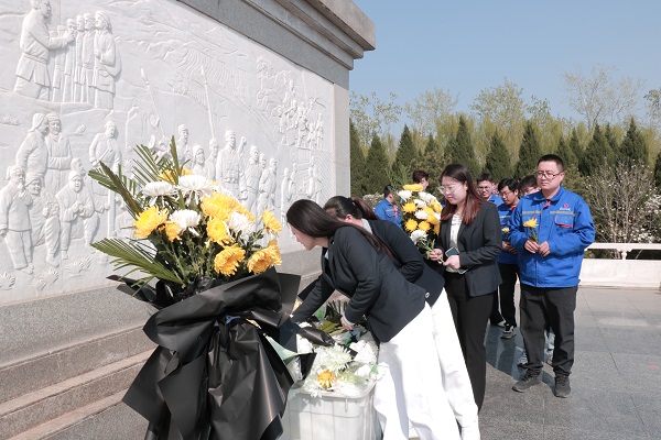 二分公司党总支开展清明祭英烈主题活动